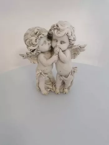 Soška anjelikov, biely, 17x14x7 cm