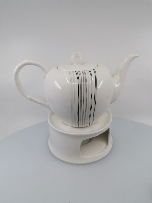 Porcelánový čajník s ohrievadlom