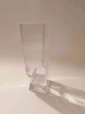 Hranatá sklenená váza 27x8x8cm