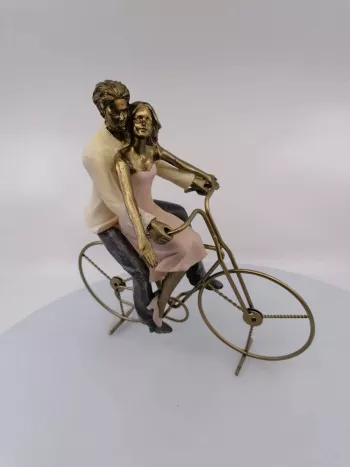 Figúrka Zaľúbenci na bicykli, zlatá, 26x26x14 cm