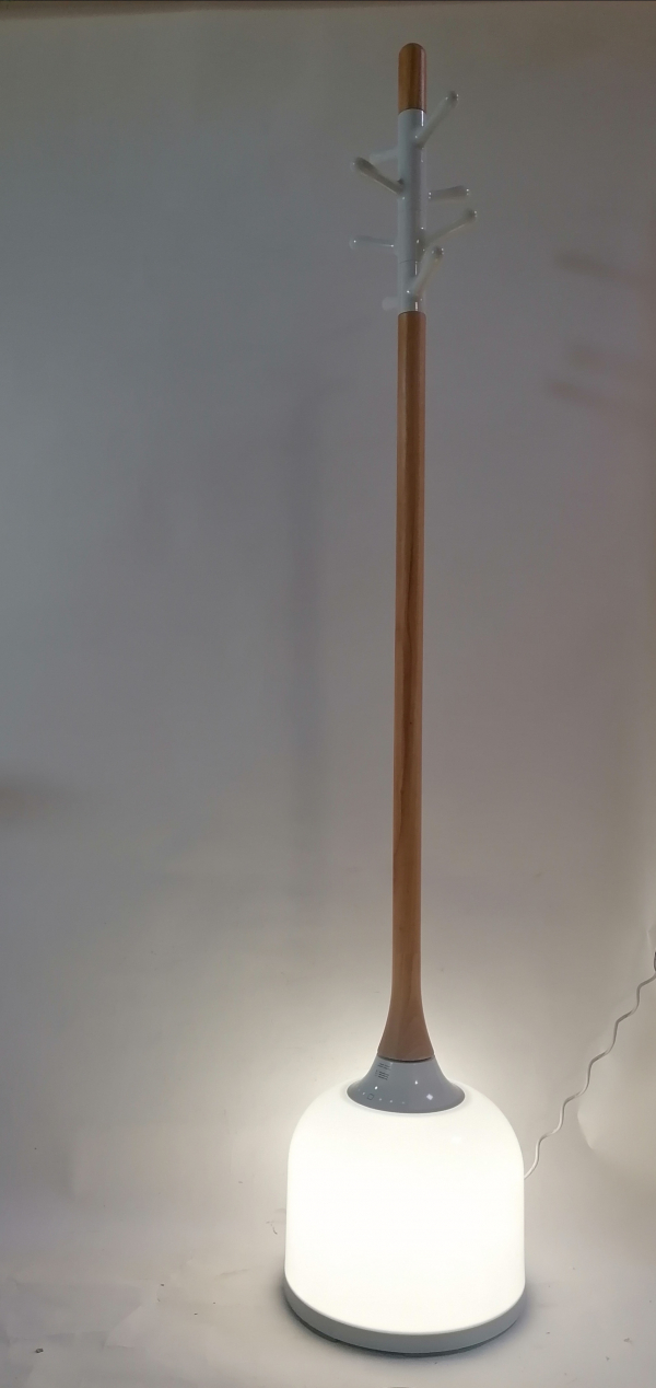 Drevený vešiak s podsvietím 172x30cm