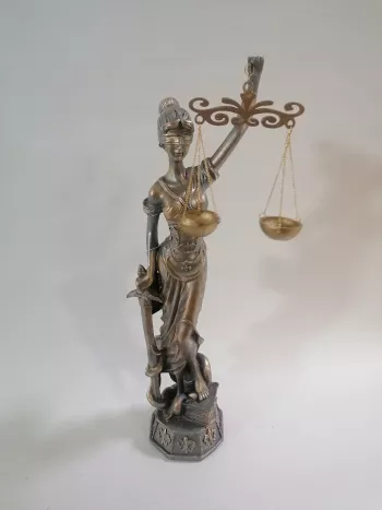 Veľká socha spravodlivosti a poriadku 70cm