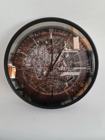 Štýlové nástenné hodiny, hnedé s tmavým kovovým rámom, 60 cm