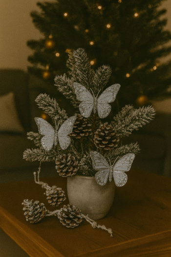 Ozdobné vianočné motýliky so štipcom, svetlosivé zdobené, 8 ks v balení