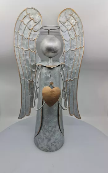 Plechový anjel so srdcom, svetlosivý, 47x22x12 cm