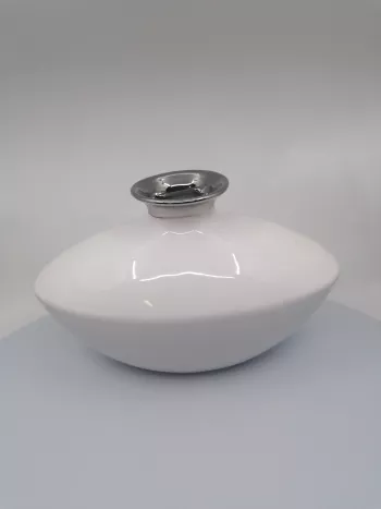 Biela bucľatá keramická váza