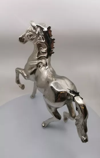 Dekoračná soška koňa, strieborná, 41x11x38 cm