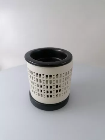 Bielo-čierna keramická aromalampa 10x8,5cm