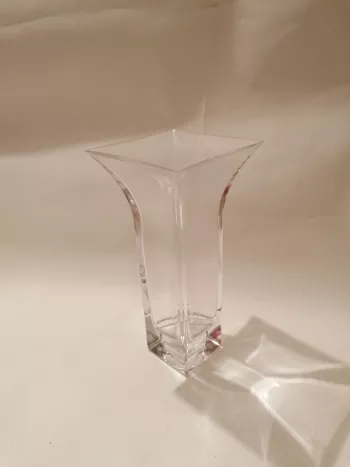 Sklenená hranatá váza 10x10x22cm