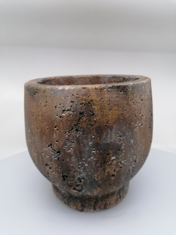 Hnedý betónový obal 18,5×17,5cm