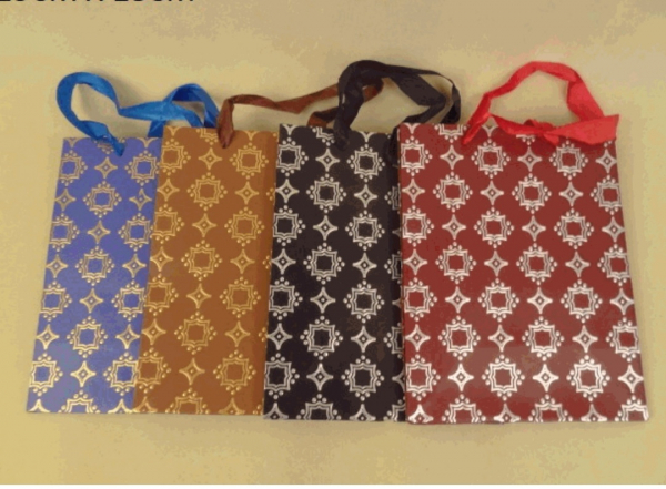 Farebné tašky so zlatými vzormi 23x18cm