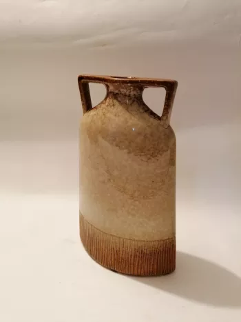 Keramická váza s úškami