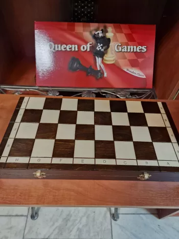 Drevené šachy queen of games, 46x46 cm