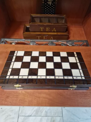 Drevené šachy a backgamonn, 40x40 cm