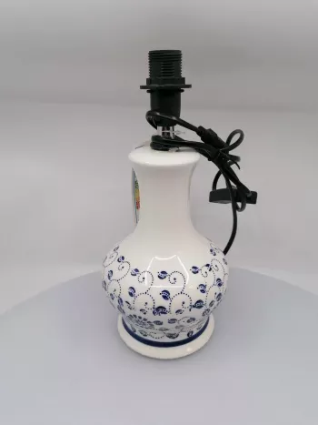 Lampa, keramická, biela s modrým dekorom, bez tienidla