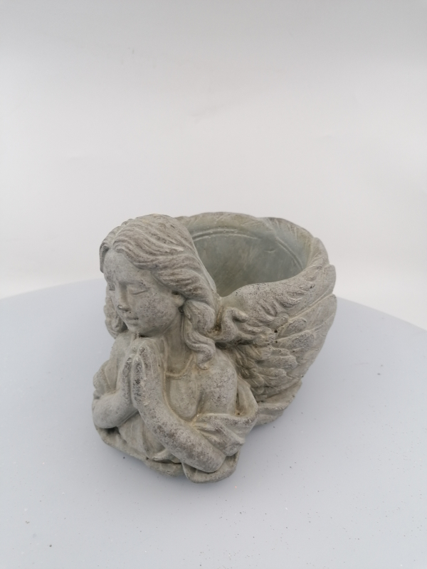 Betónový kvetináč v tvare anjela 14x11x16cm