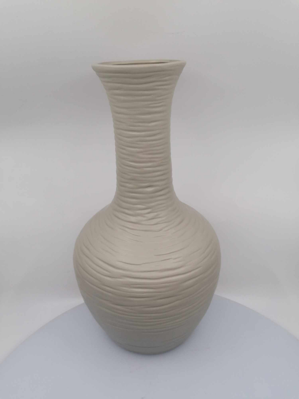 Sivá keramická váza