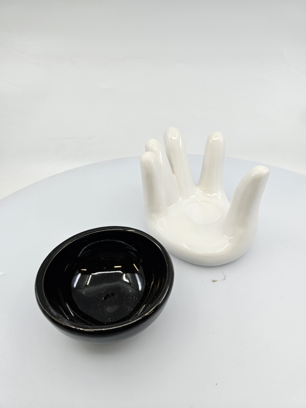 Aromalampa, ruka, bielo-čierna farba, 10x12x11 cm