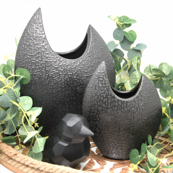 Keramická váza v tvare polmesiaca, čierna, 18x8x17,5cm