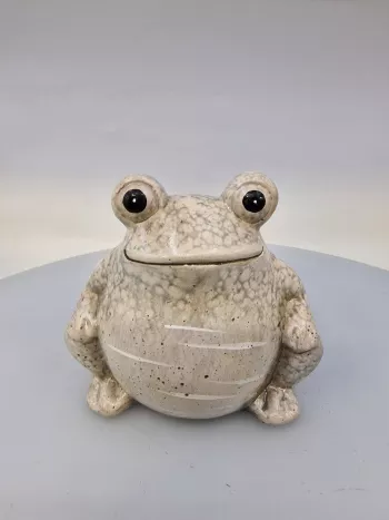 Dekoračná žaba, svetlosivá, 12x14 cm