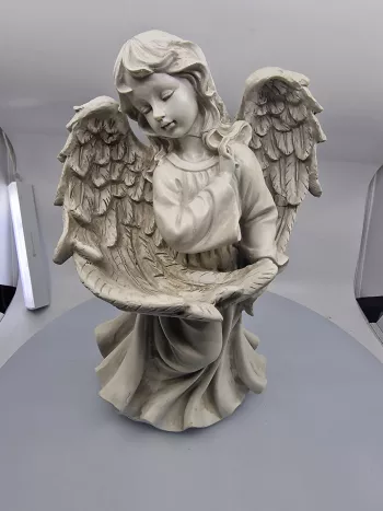Dekoračný spiaci anjel, tmavosivý, 37x22 cm 