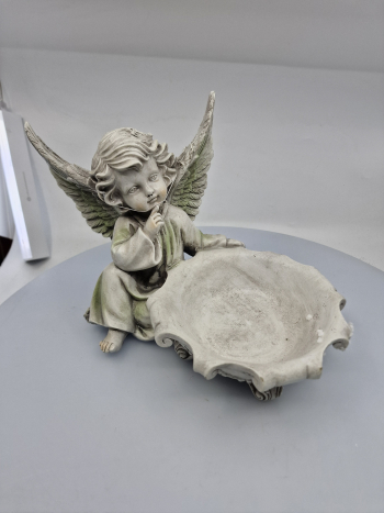 Dekoračný sediaci anjel, tmavosivý, 21x30x16 cm 