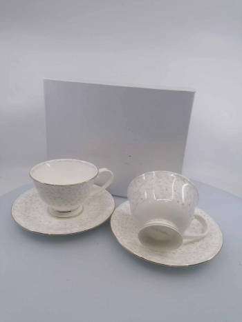 Biele porcelánové šálky s ornamentmi, 2 set