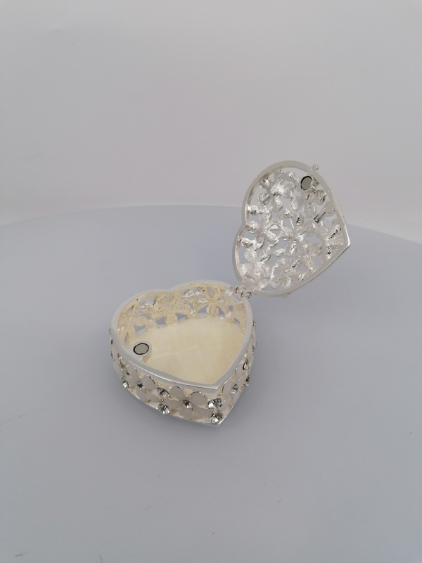 Malá  luxusná šperkovnička v tvare srdca 6x6x3,5cm