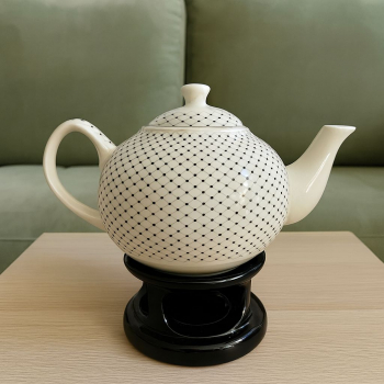 Porcelánový čajník, svetlý, s čiernymi bodkami, 1000 ml