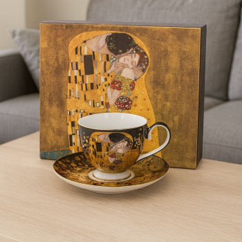 Šálka s podšálkou, Klimt, bozk