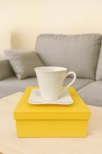 Šálka s podšálkou, svetlá, dekorovaná