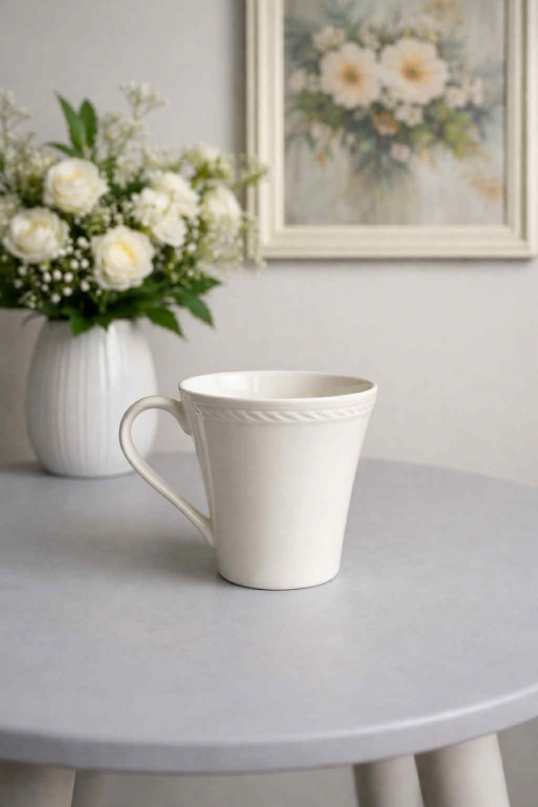 Šálka, biela, porcelánová