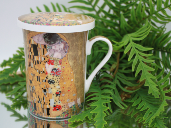 Hrnček so zaparovačom a vrchom, G. Klimt, bozk