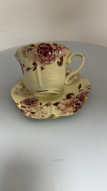 Šálka s podšálkou, kvetinová, bez obalu