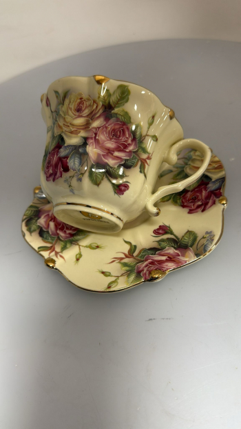 Šálka s podšálkou, kvetinová, bez obalu