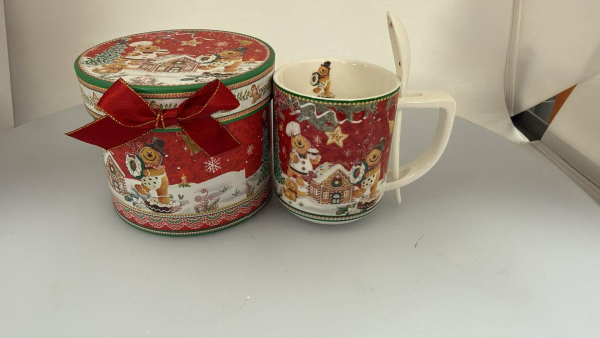 Vianočný hrnček s lyžičkou, farebný