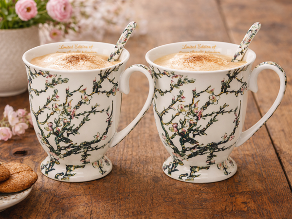 Sada dekorovaných hrnčekov s lyžičkami, 300 ml