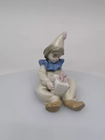 Porcelánová figúrka Klaun, sediaci, sivomodrý, 16 cm