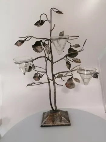 Svietnik z kovu strom 52x34 cm