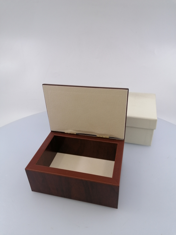 Šperkovnica drevená