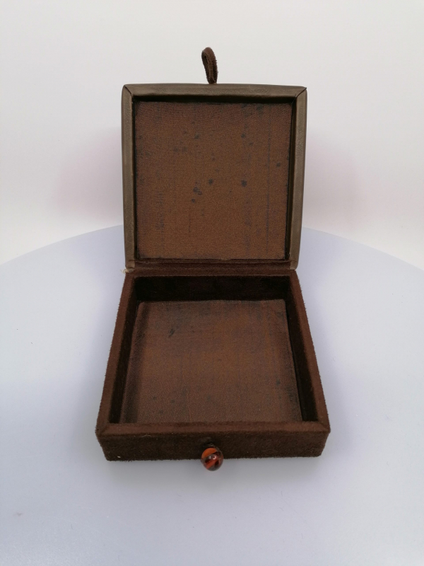 Škatuľka tmavohnedá 12x12x5 cm