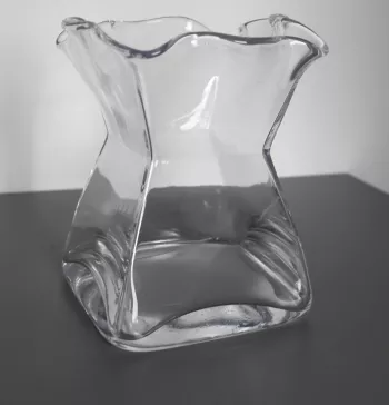  Sklenená váza 19x16x16cm