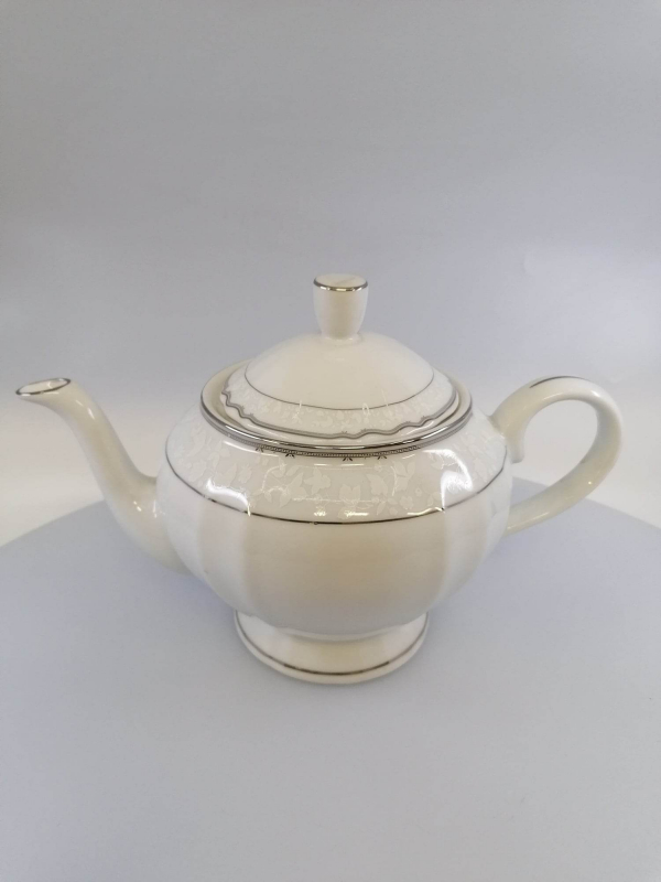 Porcelánová kávová súprava, bielo-strieborná